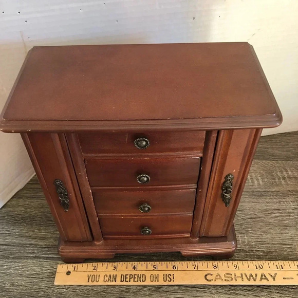 1970s Gunther Mele Jewelry Chest - Picture 10 of 11